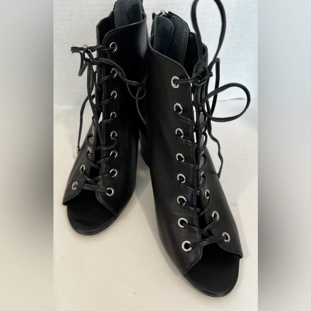 Ivanka Trump Women 9M Black Leather Upper Lace-Up Shoes Cut-Out Design FLAWS